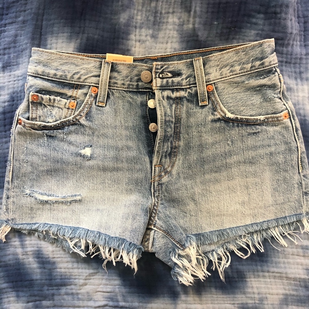 Levi 501 cut off short